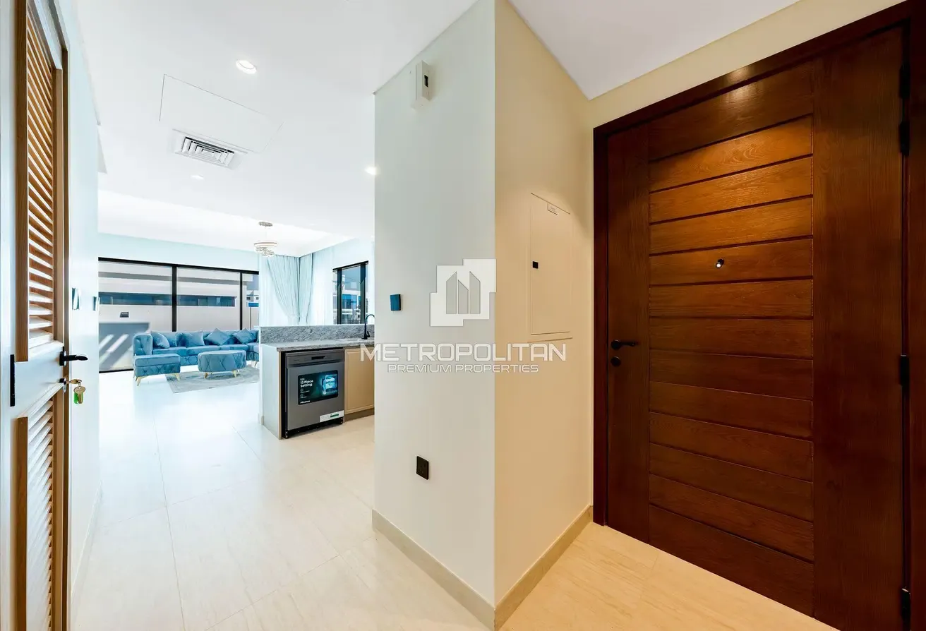 Vacant | End Corner | View Today | Plus Maids Room