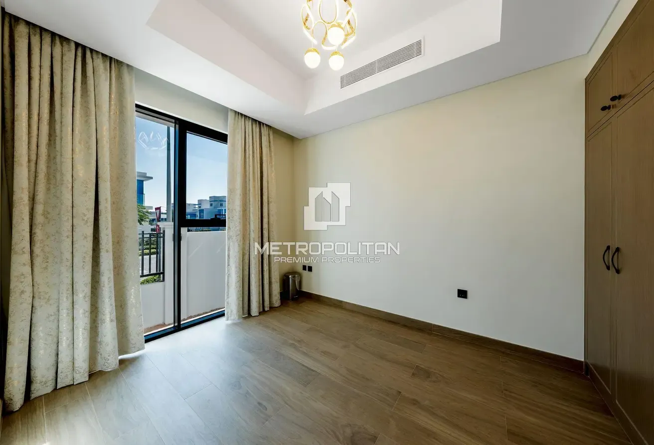 Vacant | End Corner | View Today | Plus Maids Room