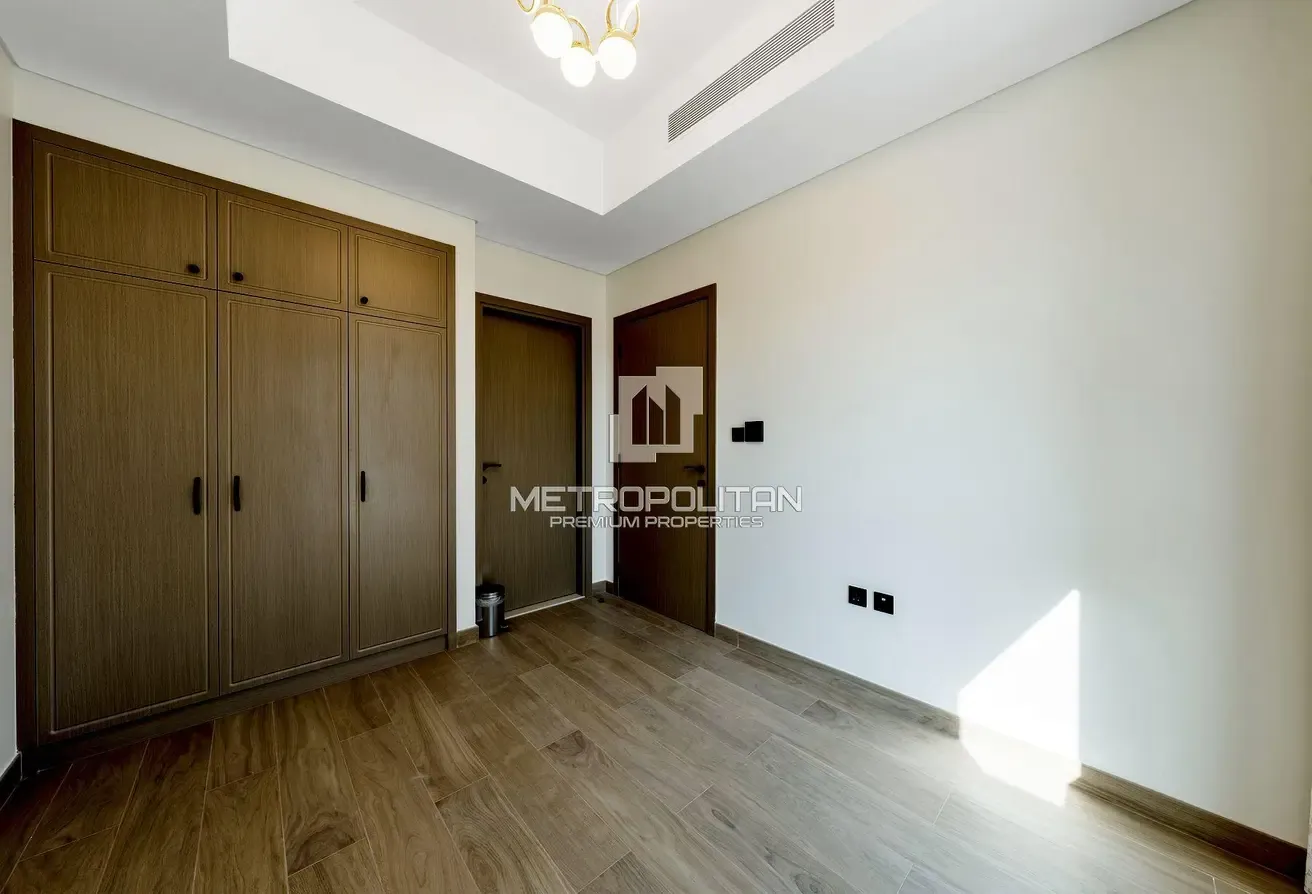 Vacant | End Corner | View Today | Plus Maids Room