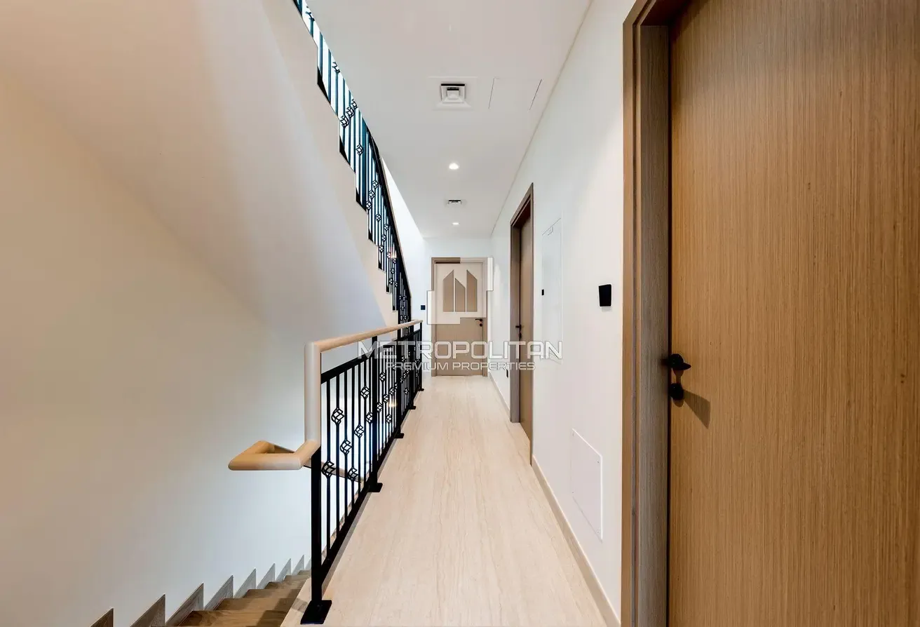 Vacant | End Corner | View Today | Plus Maids Room