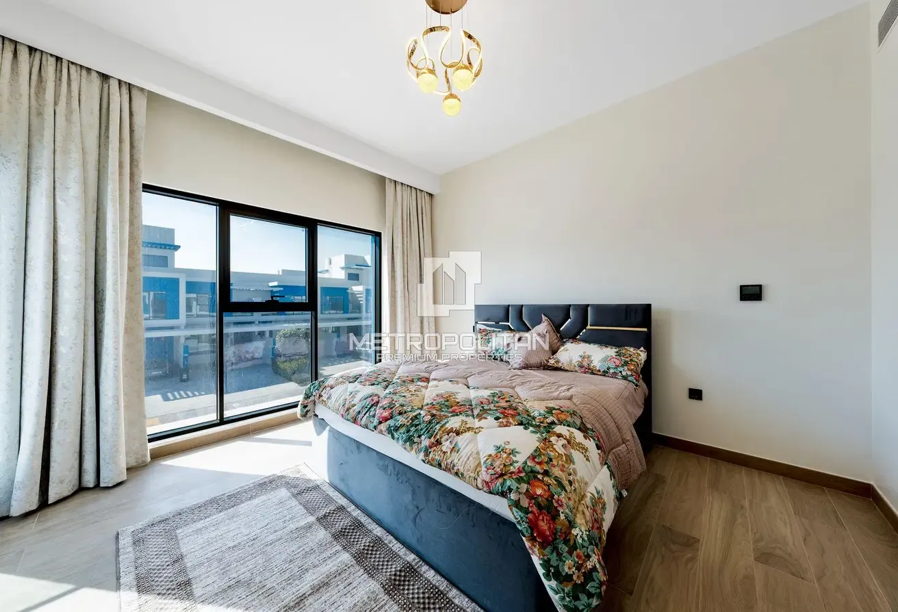 Vacant | End Corner | View Today | Plus Maids Room