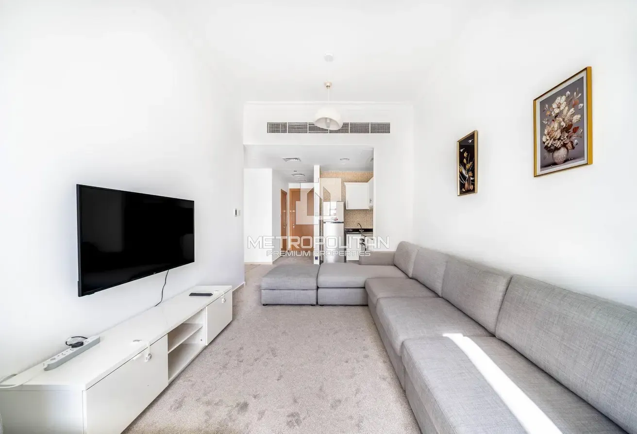 Vacant Unit | Canal View | Furnished and Upgraded