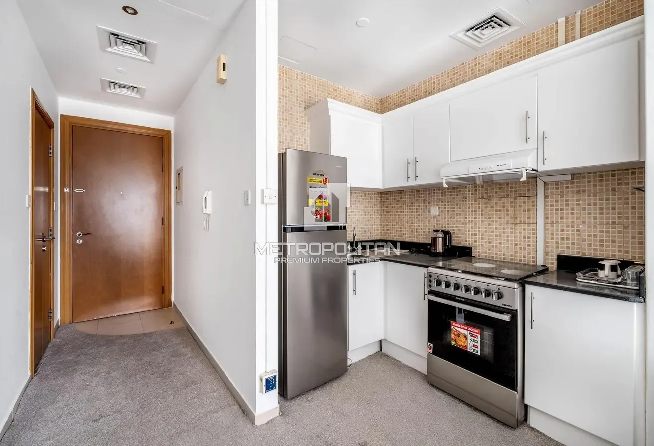 Vacant Unit | Canal View | Furnished and Upgraded
