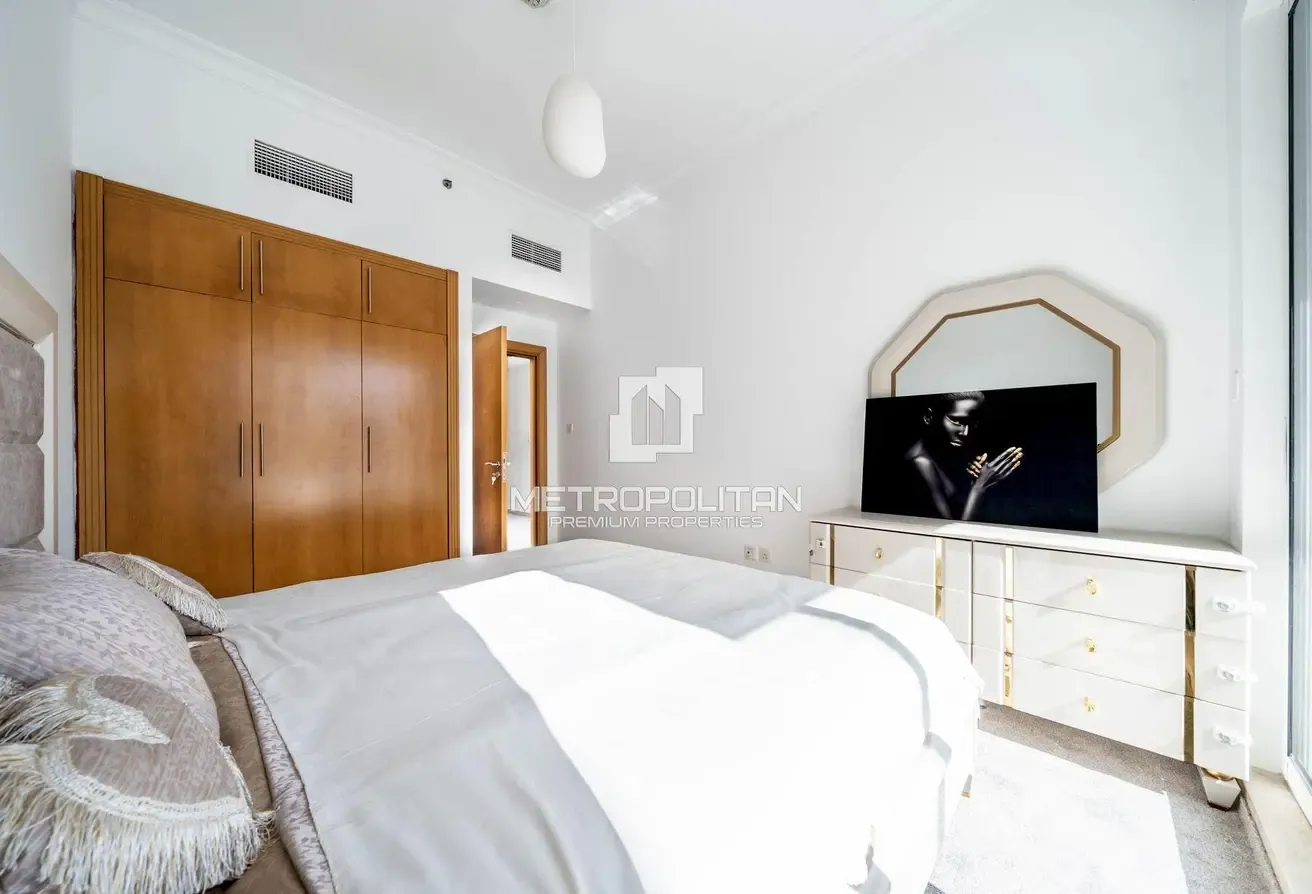 Vacant Unit | Canal View | Furnished and Upgraded