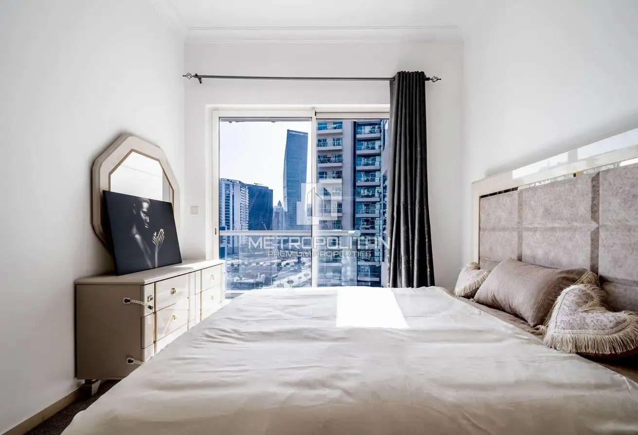 Vacant Unit | Canal View | Furnished and Upgraded