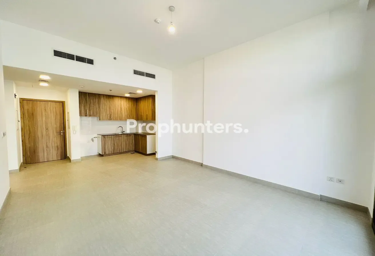 1 Bed | Spacious Apartment | Mid Floor | Open View