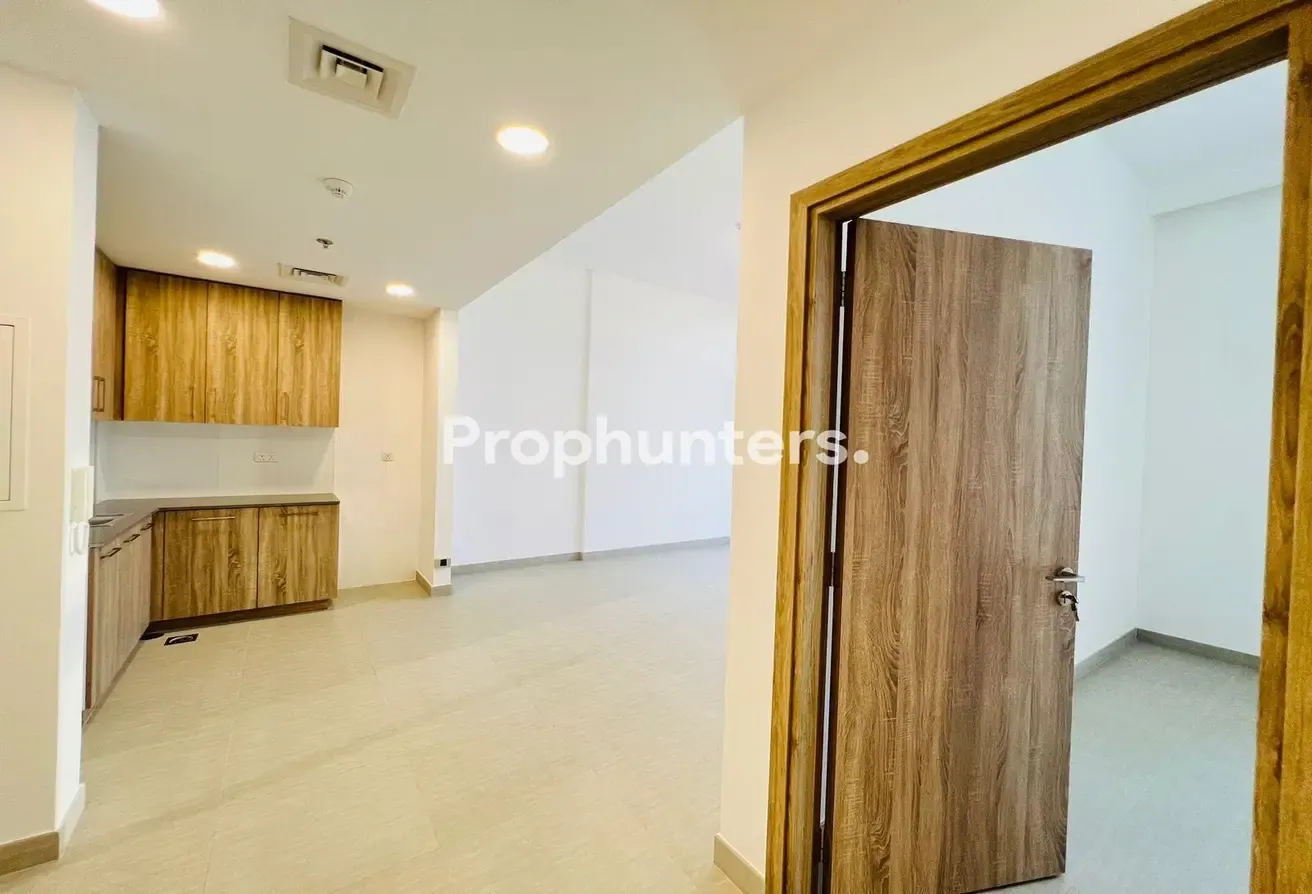 1 Bed | Spacious Apartment | Mid Floor | Open View