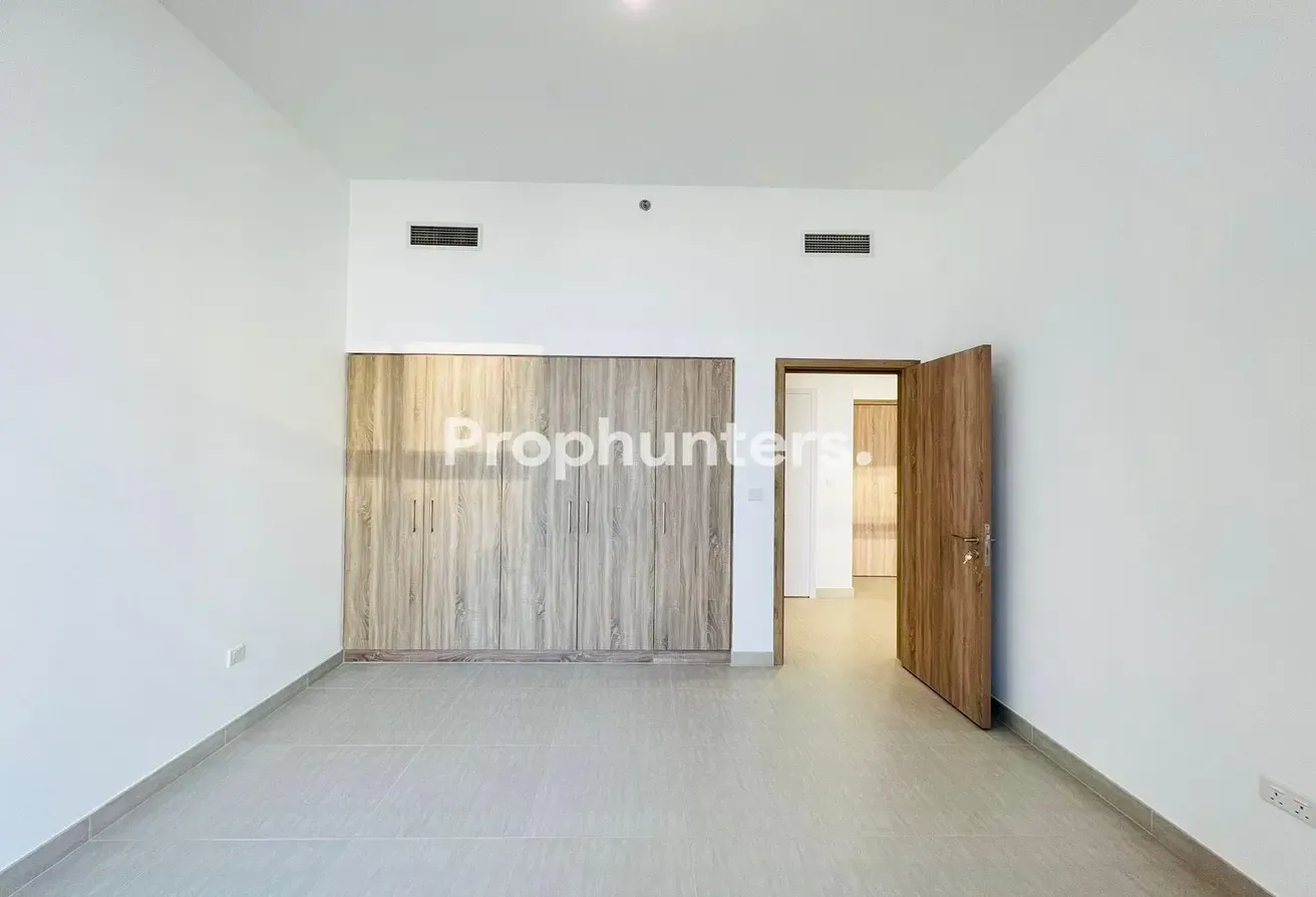 1 Bed | Spacious Apartment | Mid Floor | Open View