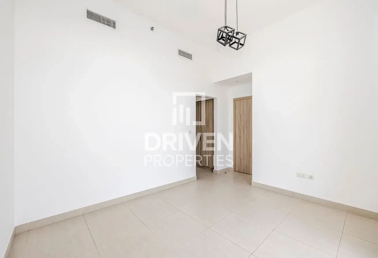 Pool View | Available from June | Great Condition