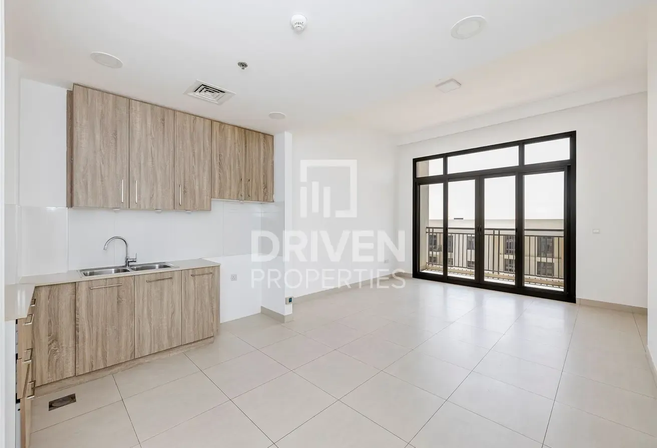 Pool View | Available from June | Great Condition