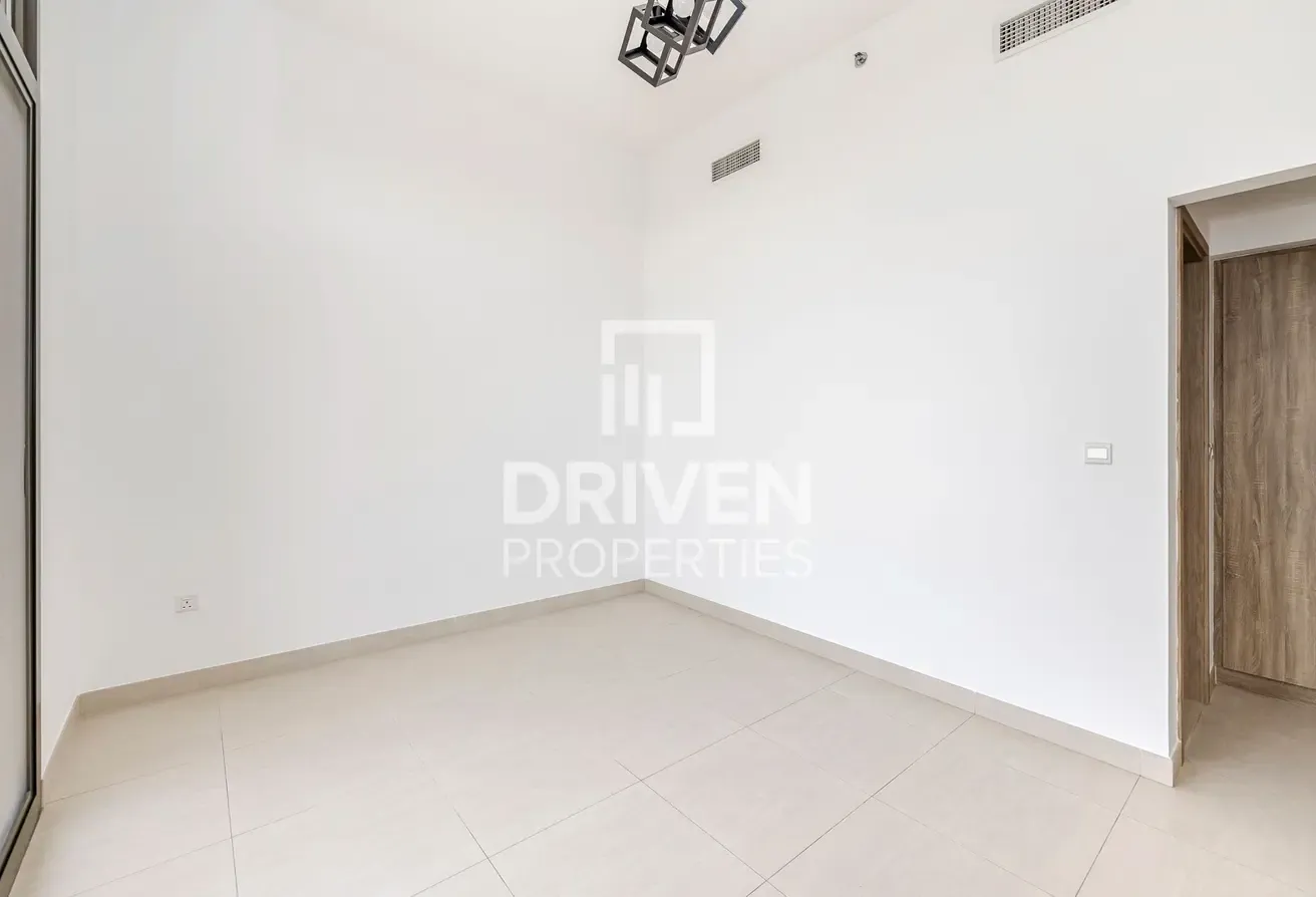 Pool View | Available from June | Great Condition