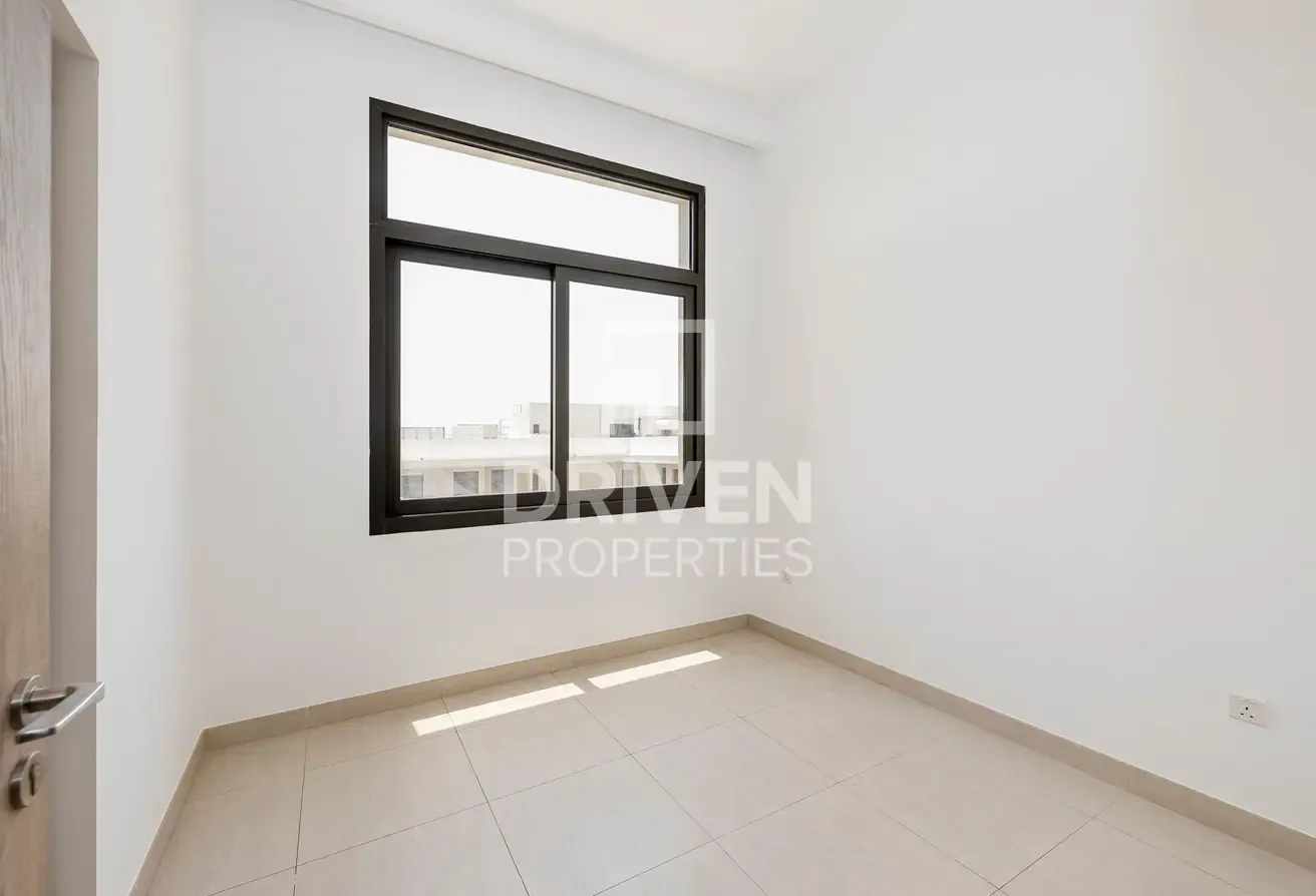 Pool View | Available from June | Great Condition