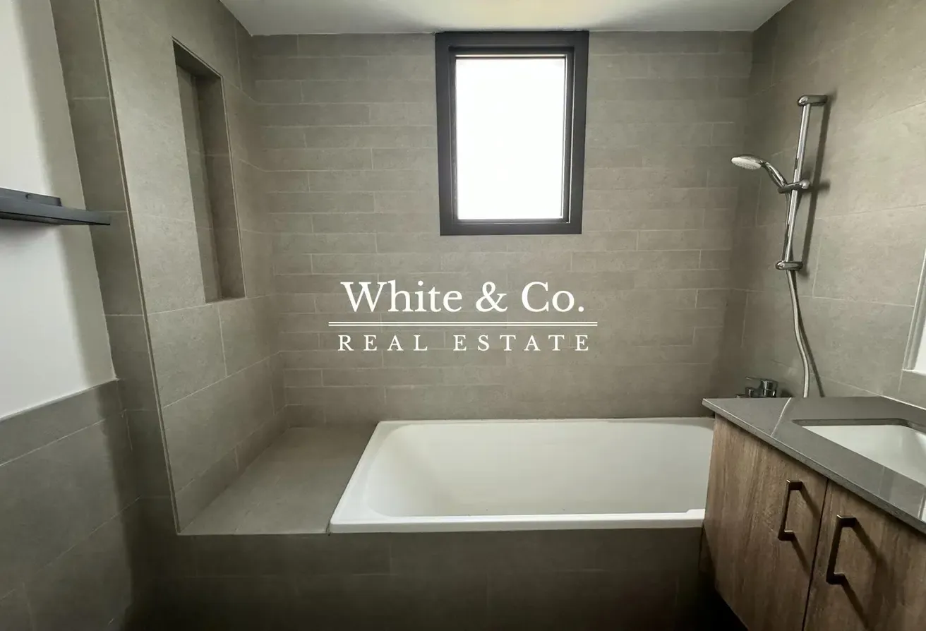 Two En-suites | Corner Unit | Full Park View