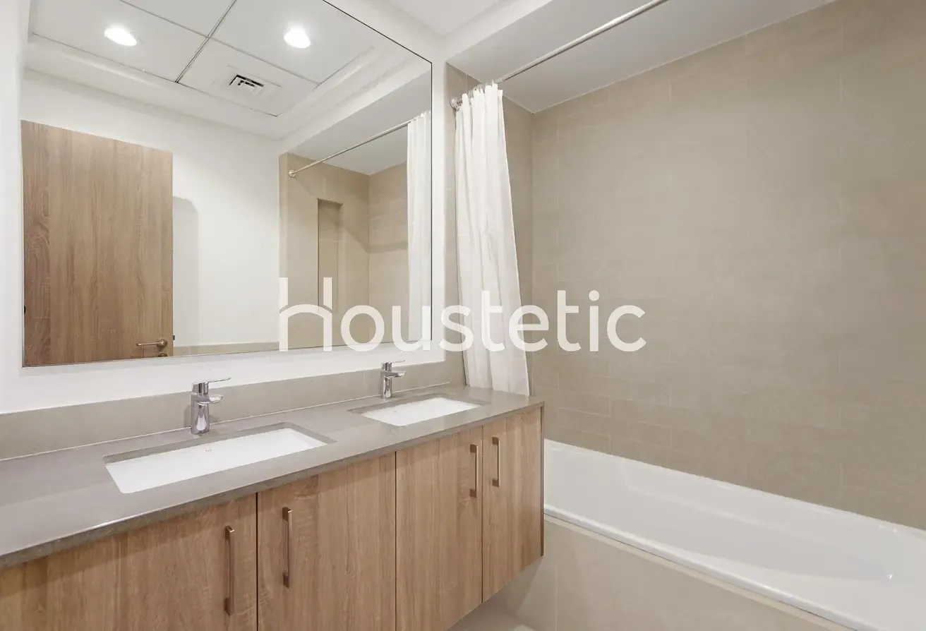 EXCLUSIVE | VACANT | LARGE TERRACE | 1,690 Sq.Ft