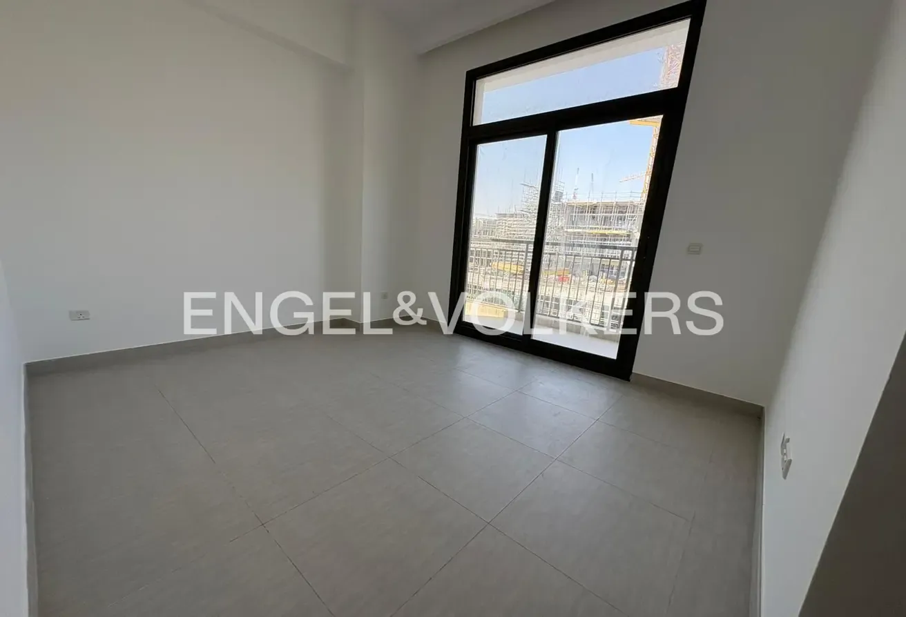 Vacant | Corner Unit | Must See