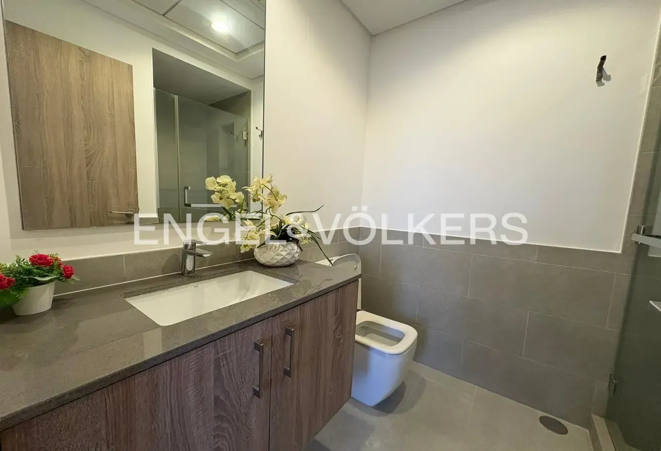 Vacant | Corner Unit | Must See