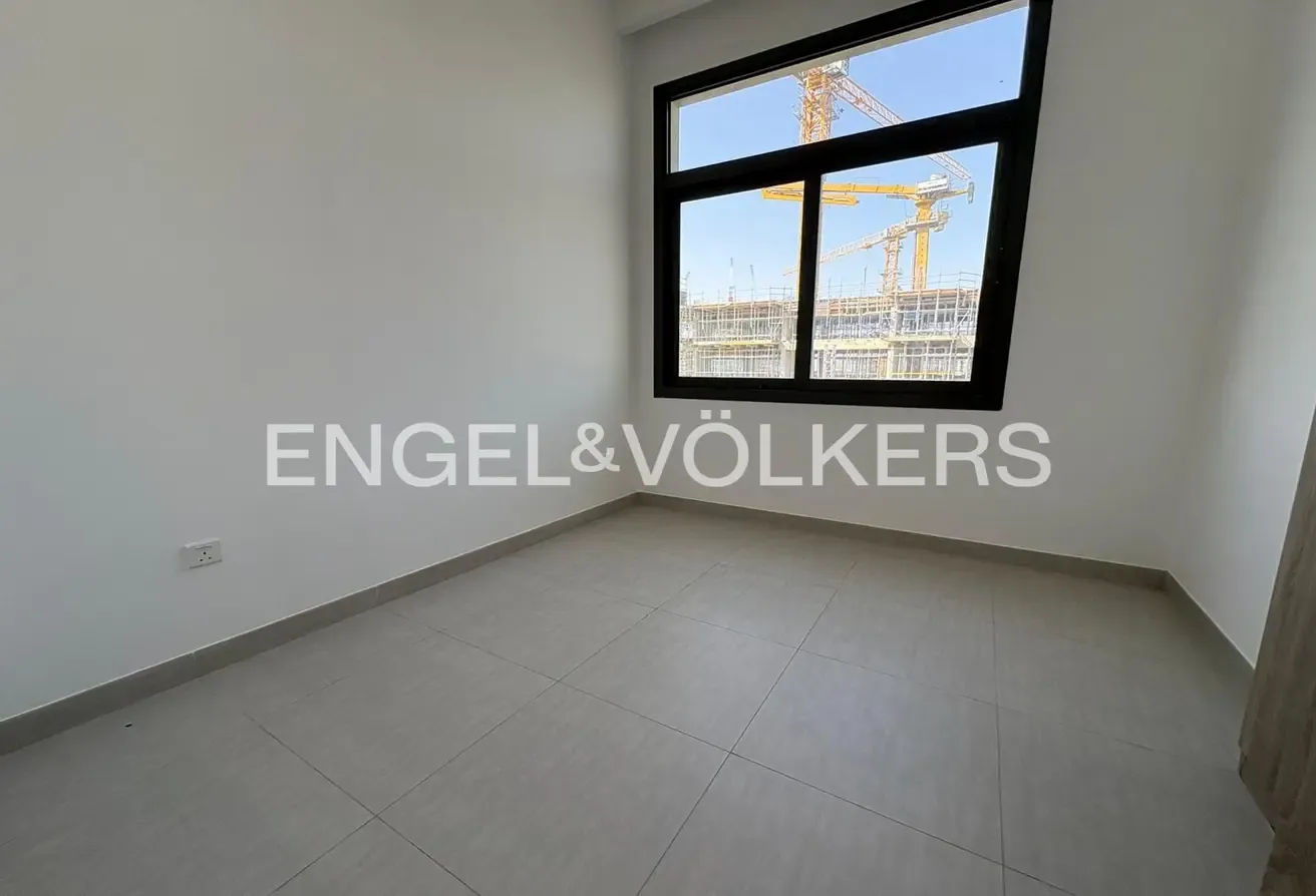 Vacant | Corner Unit | Must See