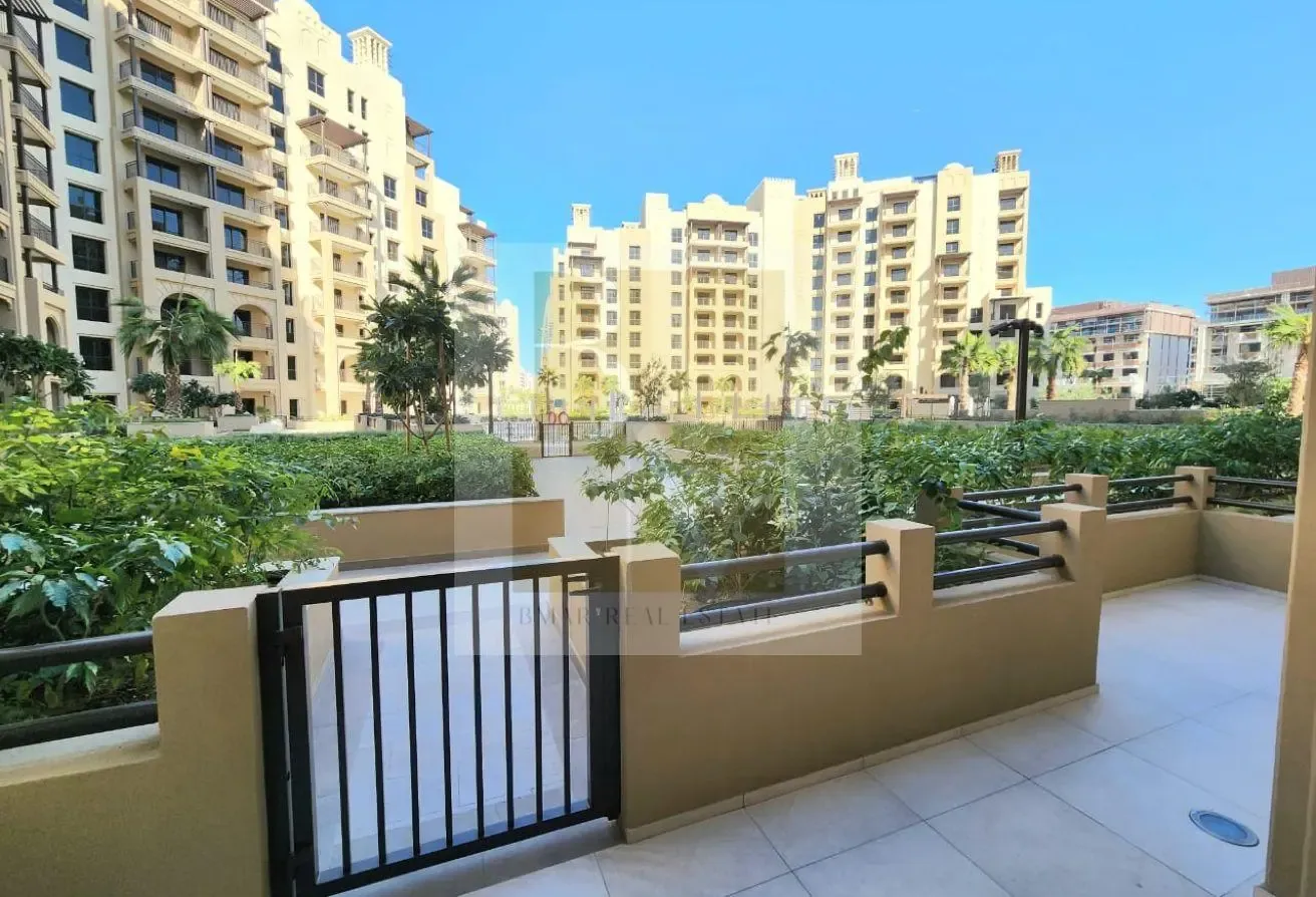 Excellent 1 BR| Community Facing | Vacant| Furnish