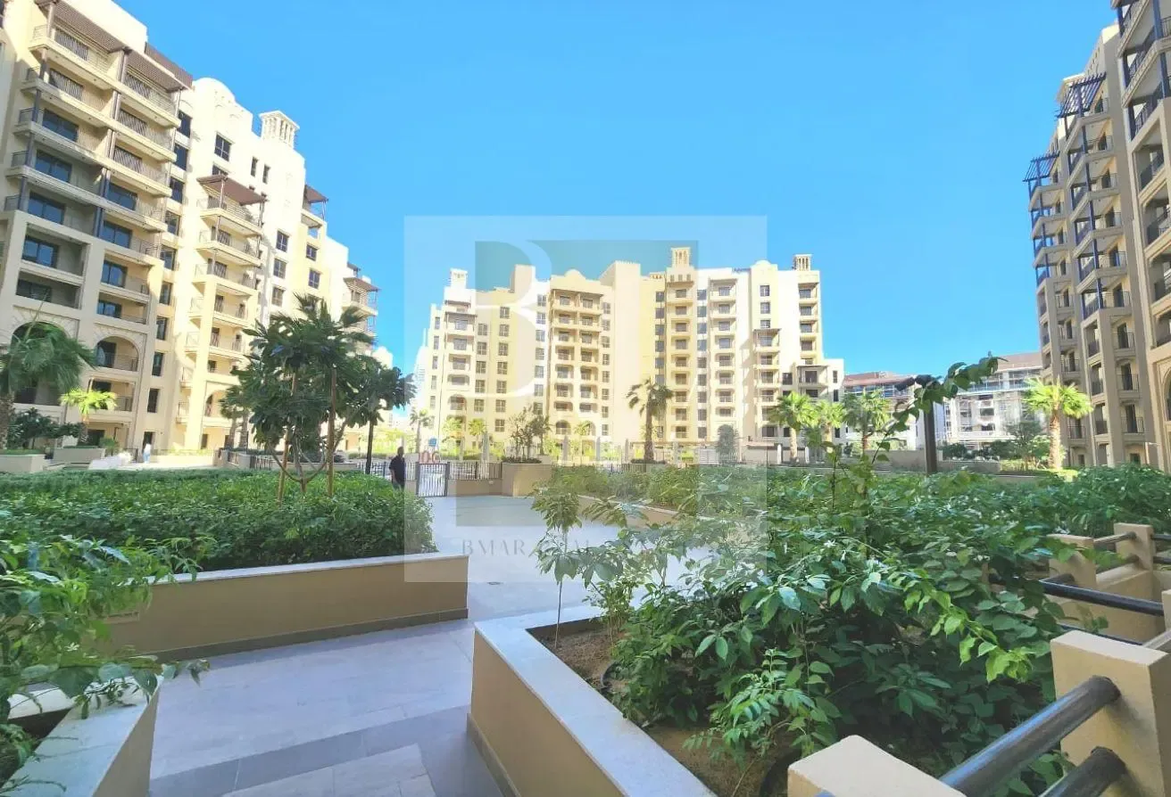 Excellent 1 BR| Community Facing | Vacant| Furnish