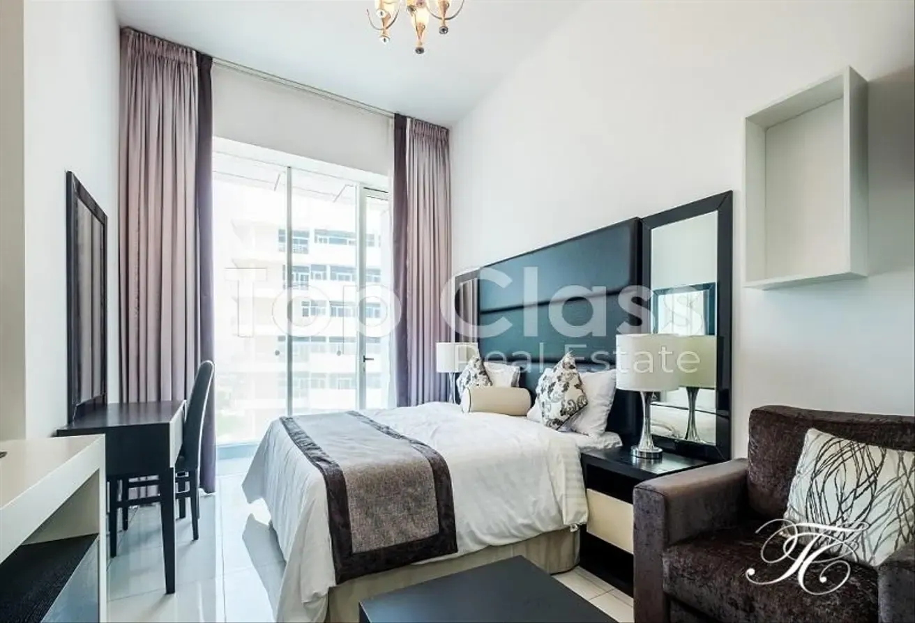 Fully Furnished | Golf Course Facing | Vacant