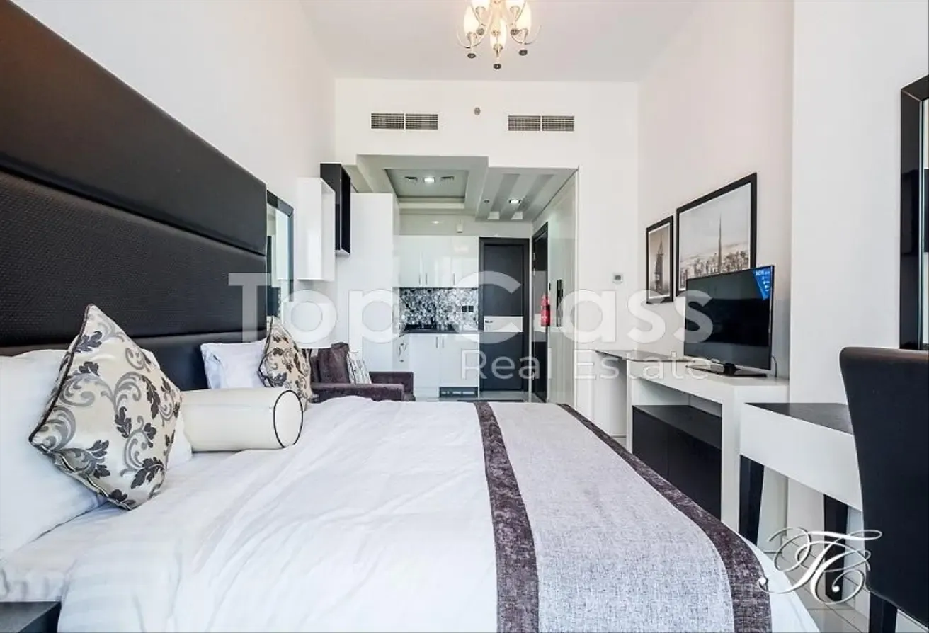 Fully Furnished | Golf Course Facing | Vacant