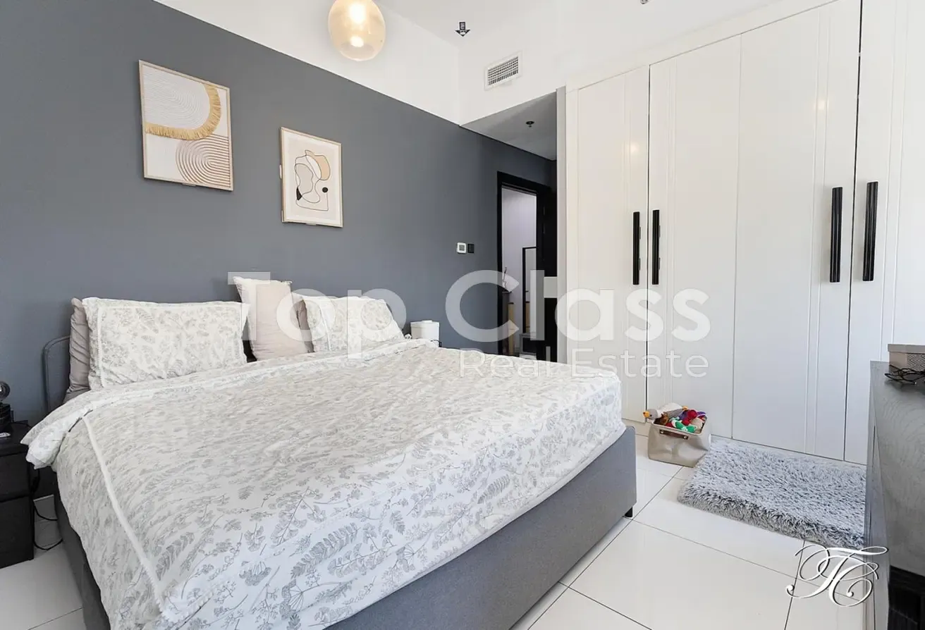Furnished | Renovated and Upgraded | High Floor