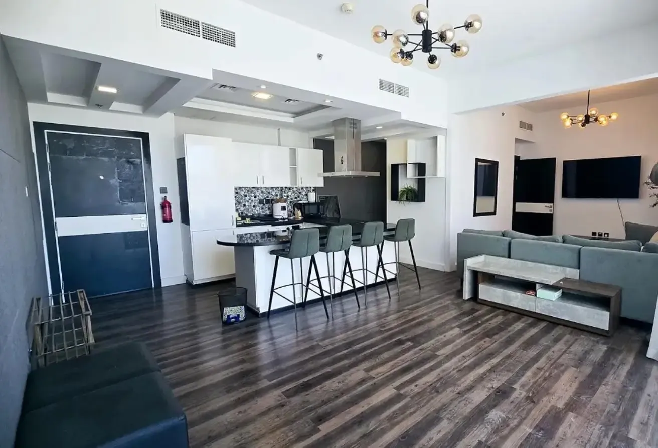 Fully Furnished | Convertible 2 Bed |Upgraded Unit