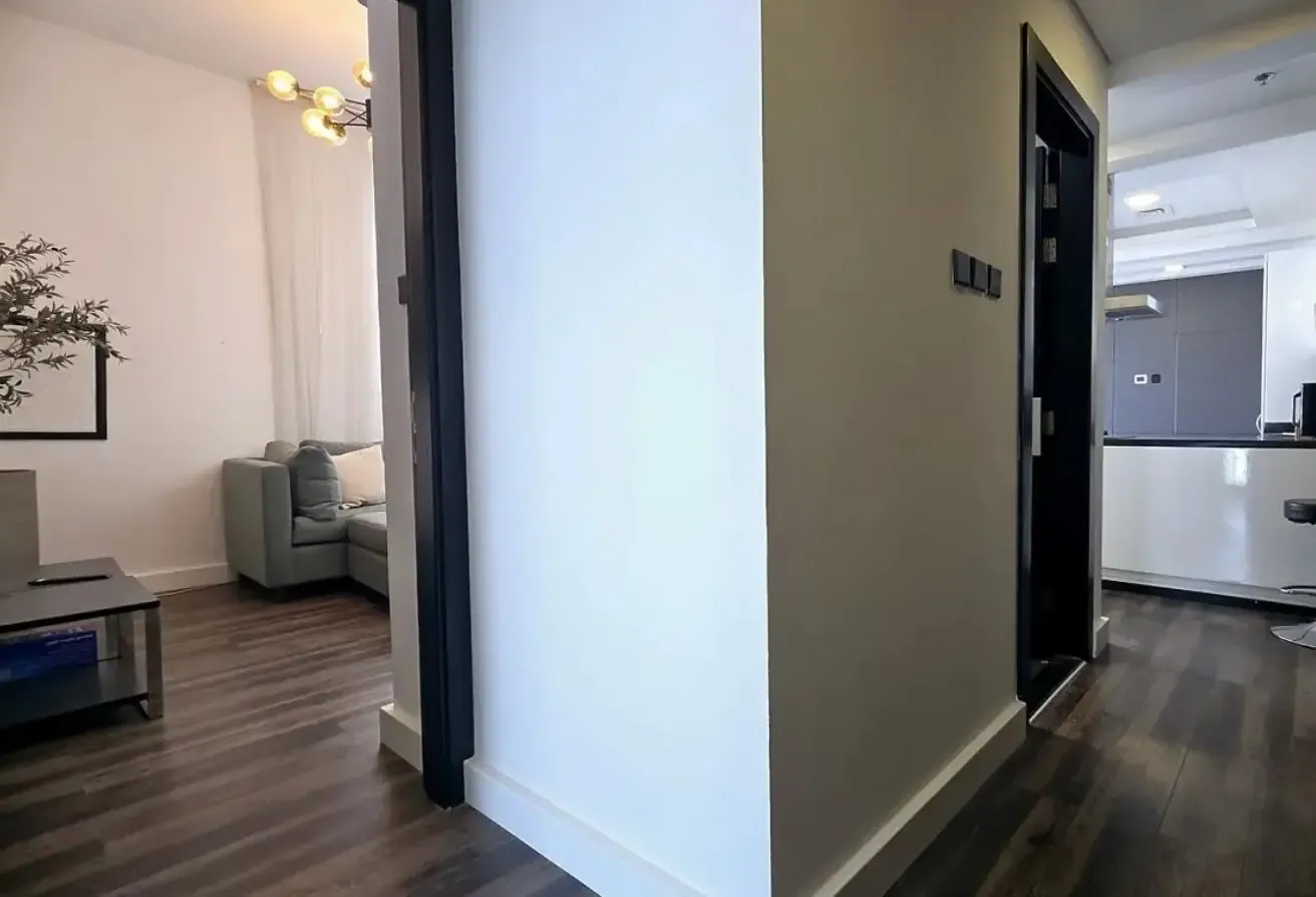Fully Furnished | Convertible 2 Bed |Upgraded Unit
