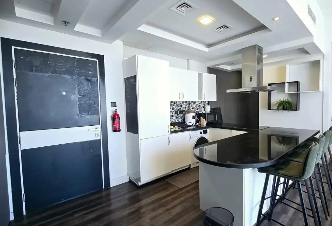 Fully Furnished | Convertible 2 Bed |Upgraded Unit