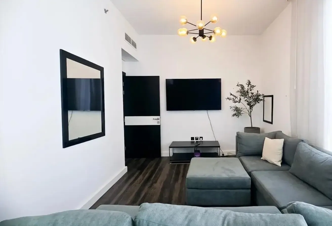 Fully Furnished | Convertible 2 Bed |Upgraded Unit