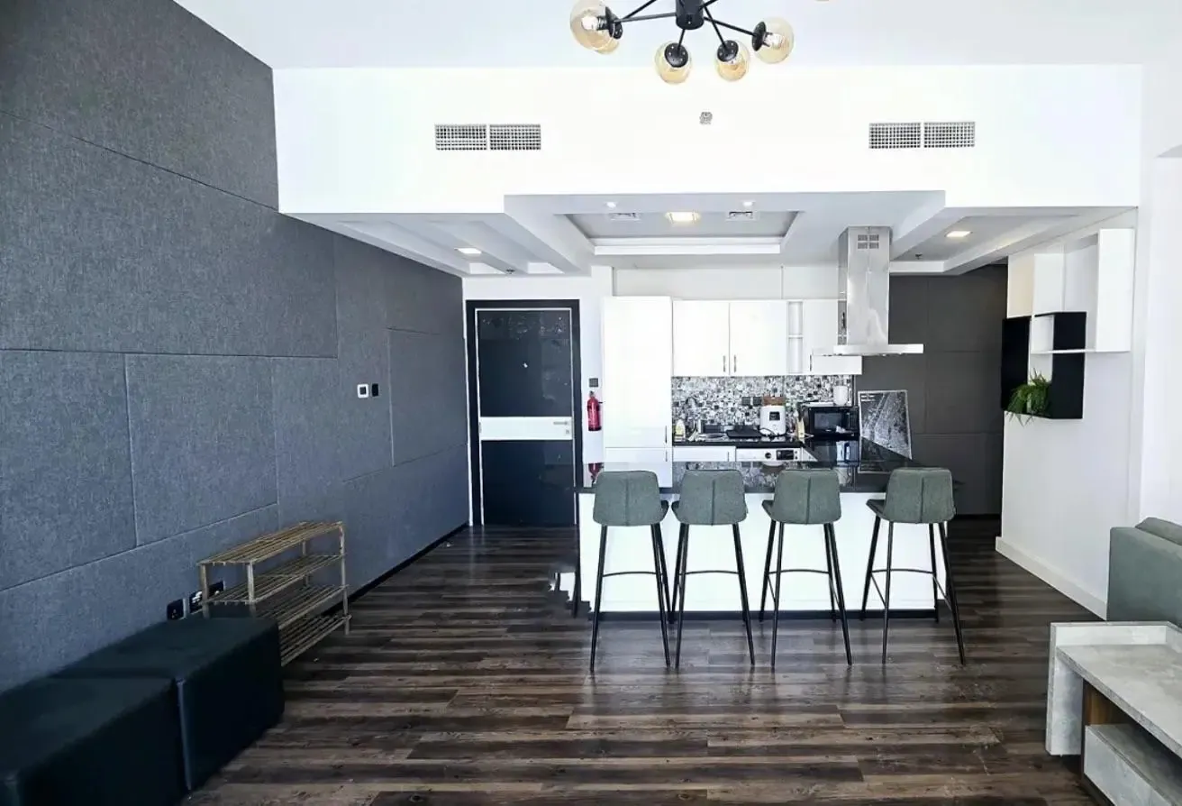 Fully Furnished | Convertible 2 Bed |Upgraded Unit