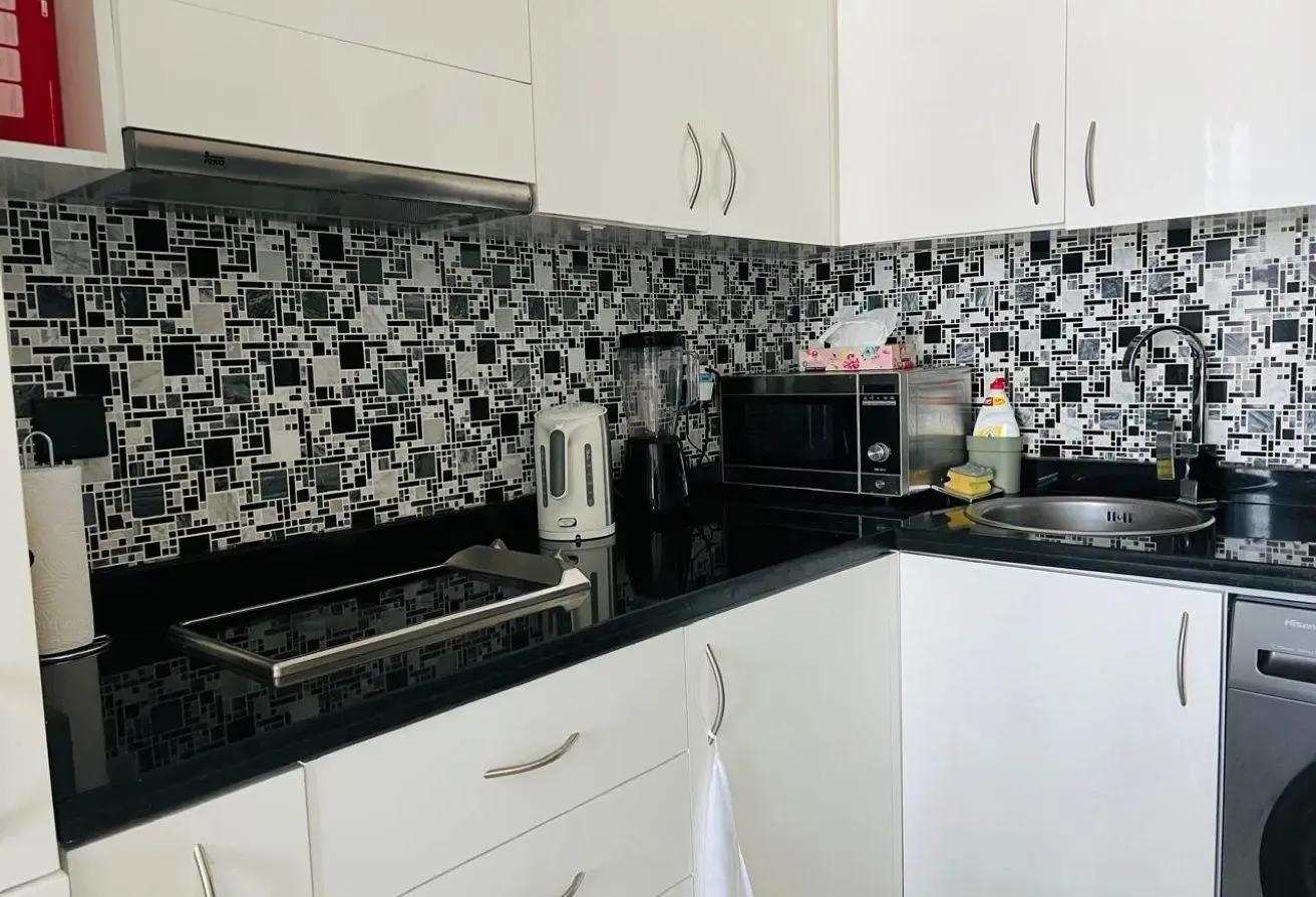 Fully Furnished | Spacious Layout | 4 cheques