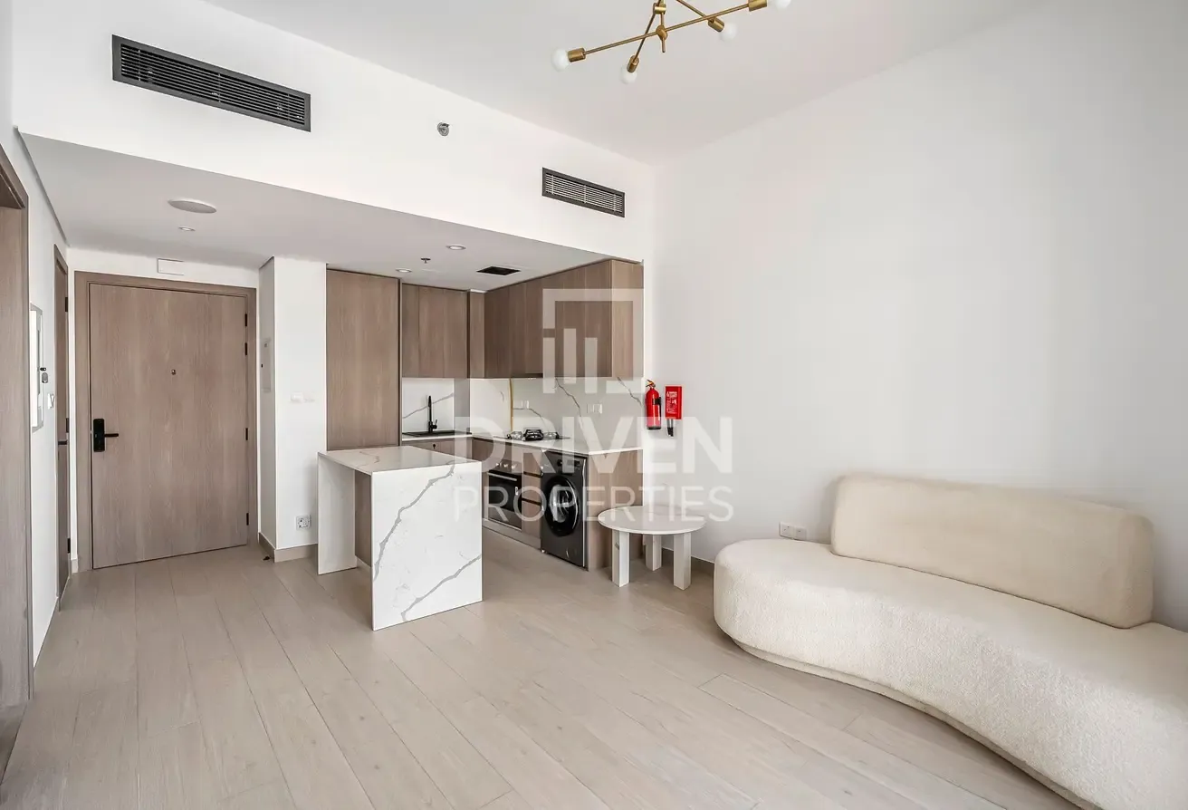 Bright Unit | Fully Furnished | Ready to move in