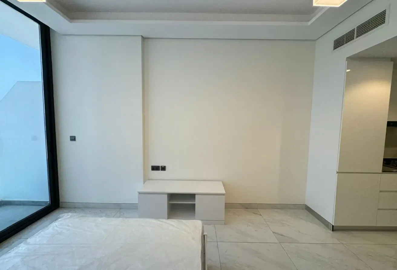 FULLY FURNISHED STUDIO| AVAILABLE 4 SEP| HOT DEAL|