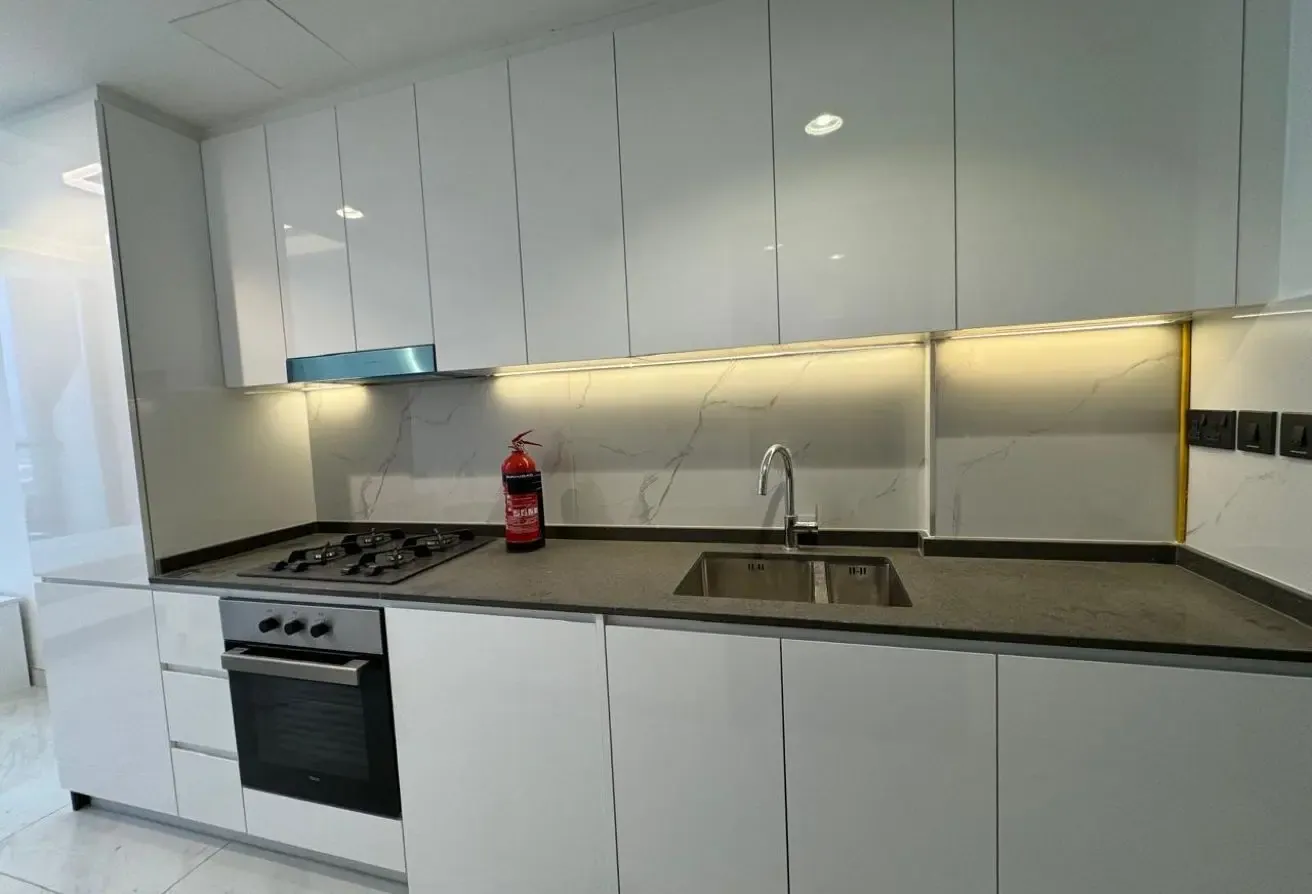 FULLY FURNISHED STUDIO| AVAILABLE 4 SEP| HOT DEAL|