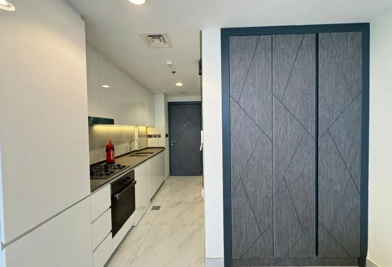FULLY FURNISHED STUDIO| AVAILABLE 4 SEP| HOT DEAL|