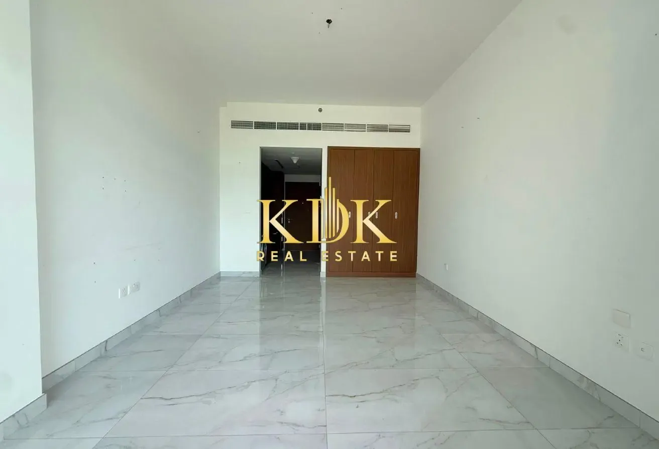 Bright Studio | Spacious | Community View