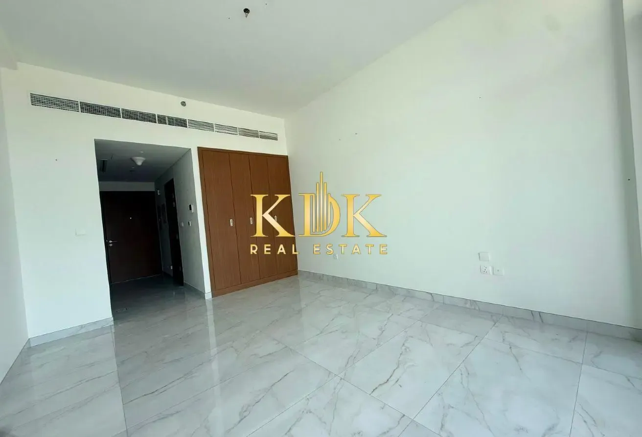 Bright Studio | Spacious | Community View