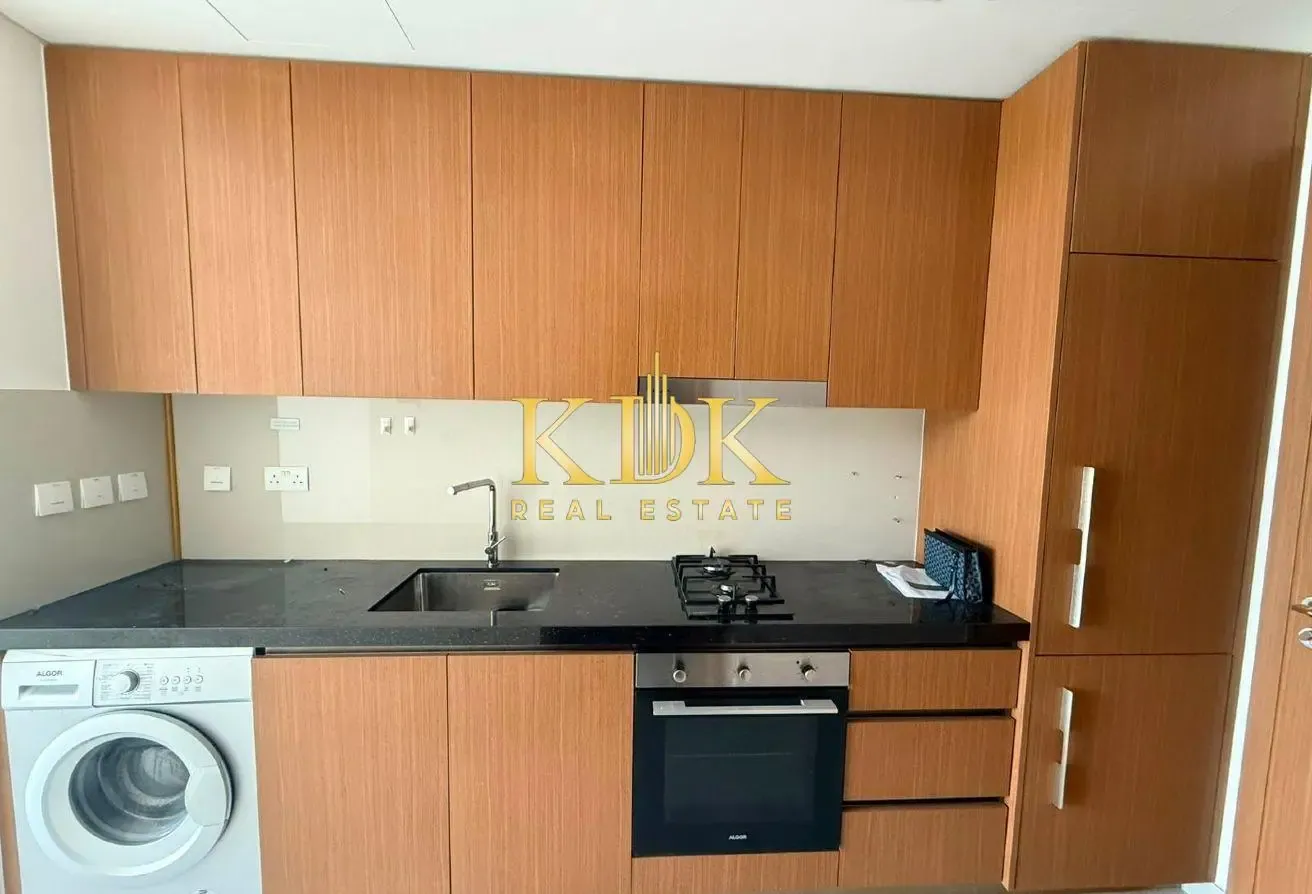 Bright Studio | Spacious | Community View