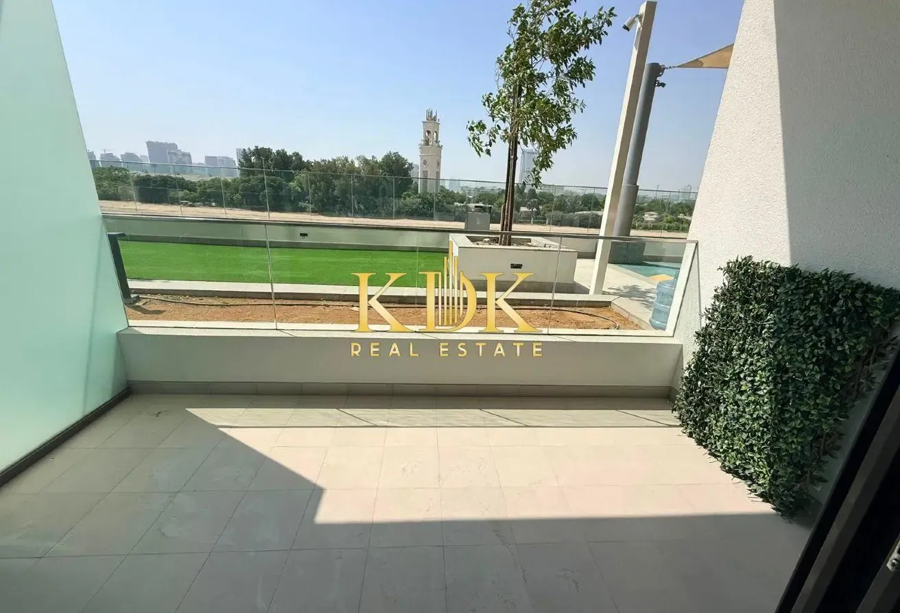 Bright Studio | Spacious | Community View
