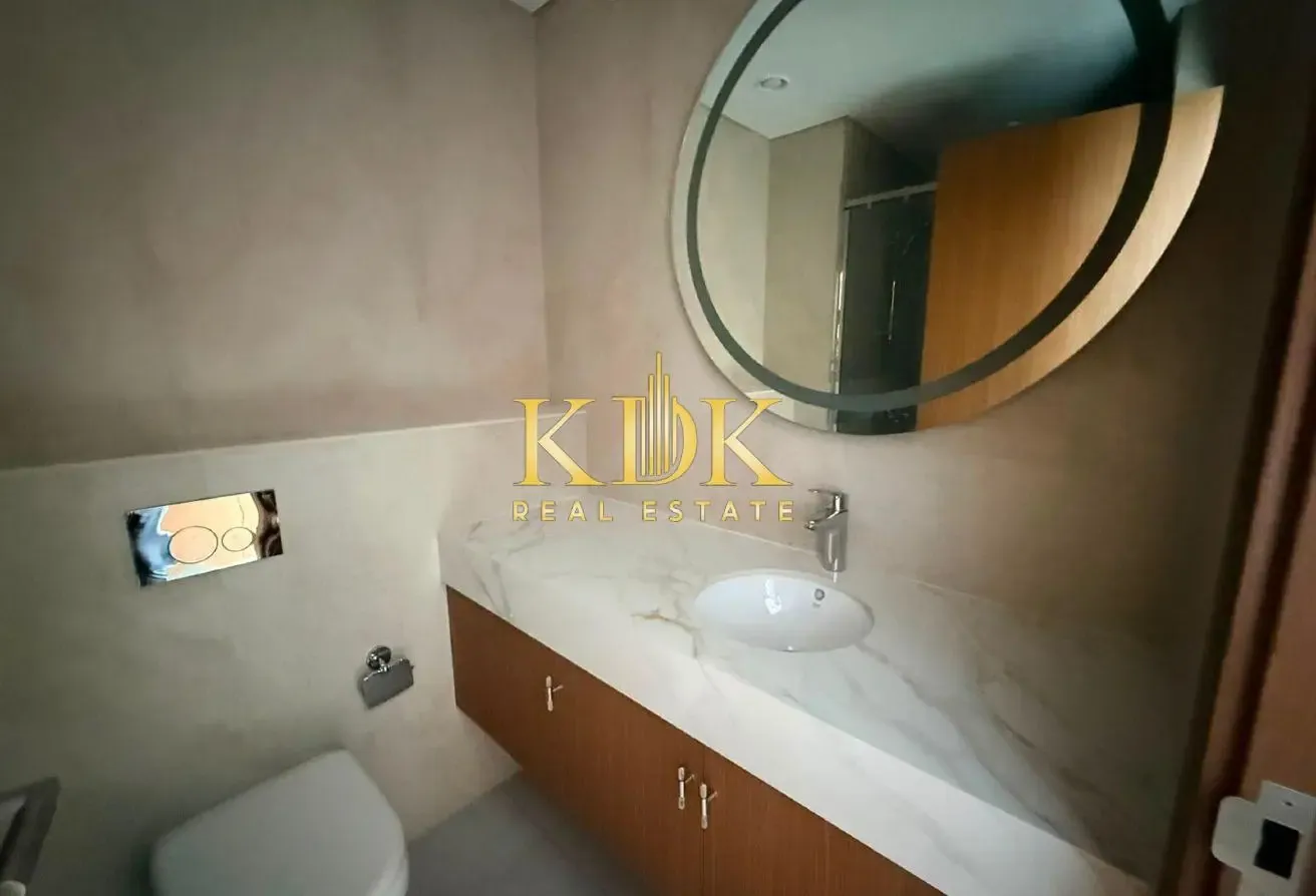 Bright Studio | Spacious | Community View