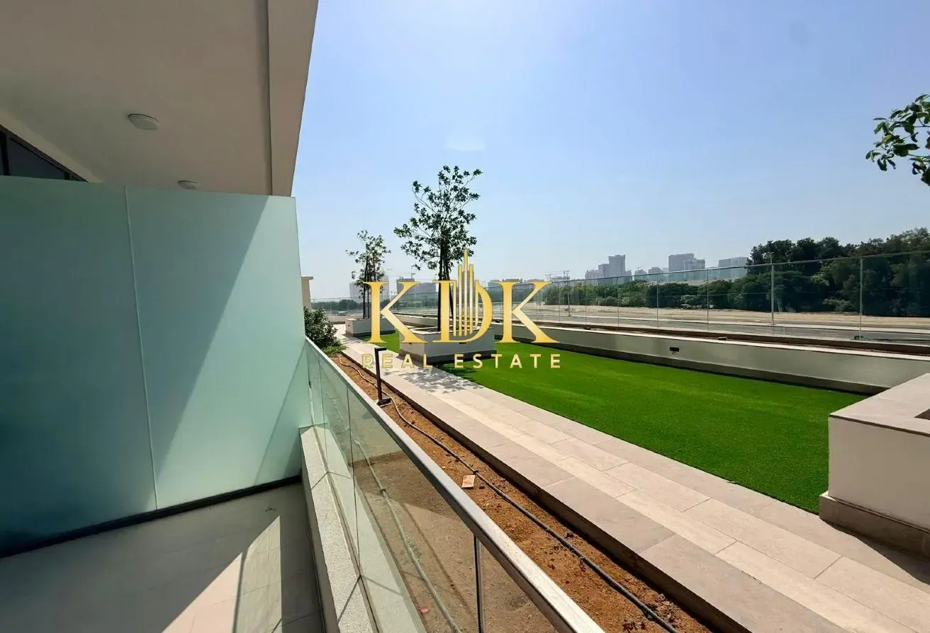 Bright Studio | Spacious | Community View