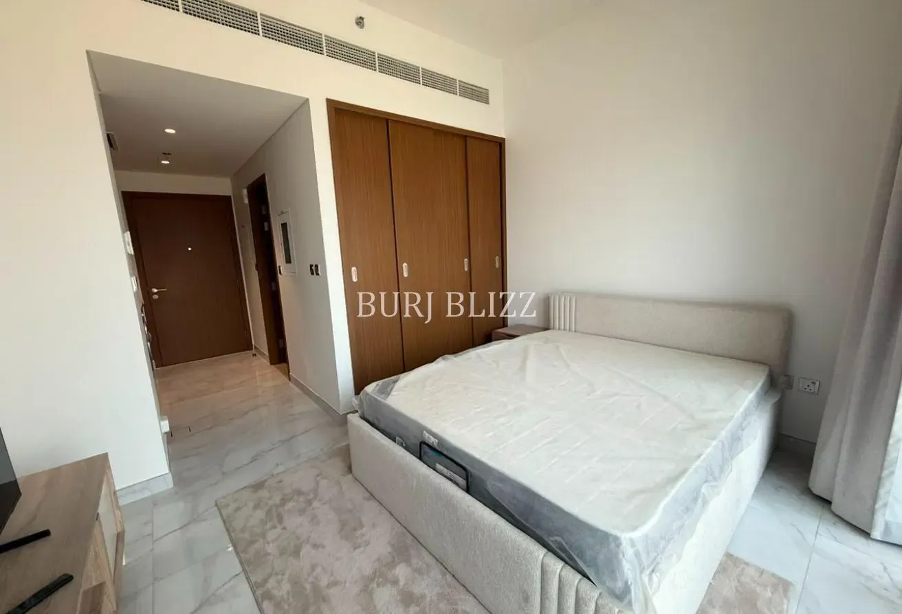 Modern Style Studio | Brand New | Vacant