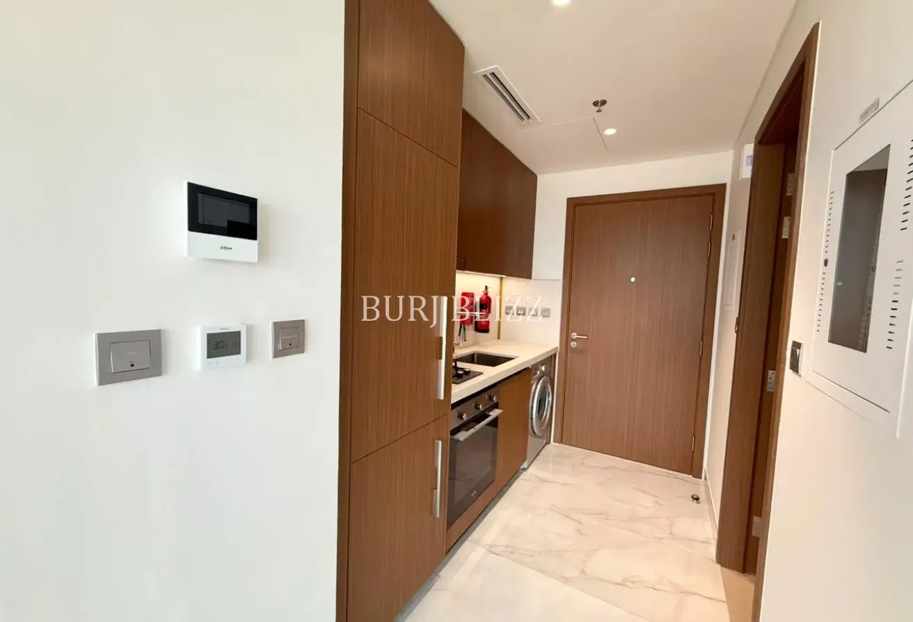 Modern Style Studio | Brand New | Vacant