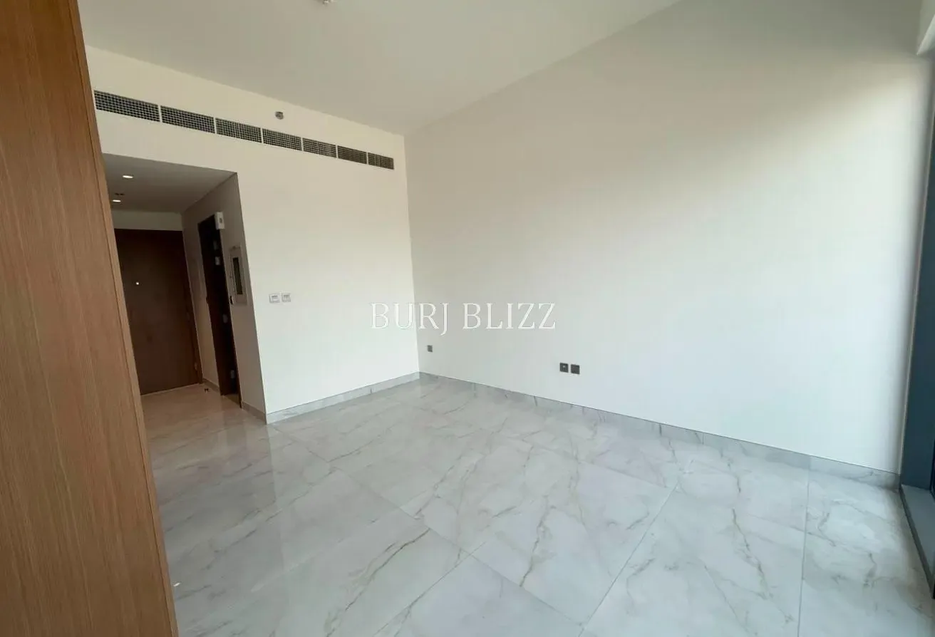 Brand New Studio | Bright Layout | Community View