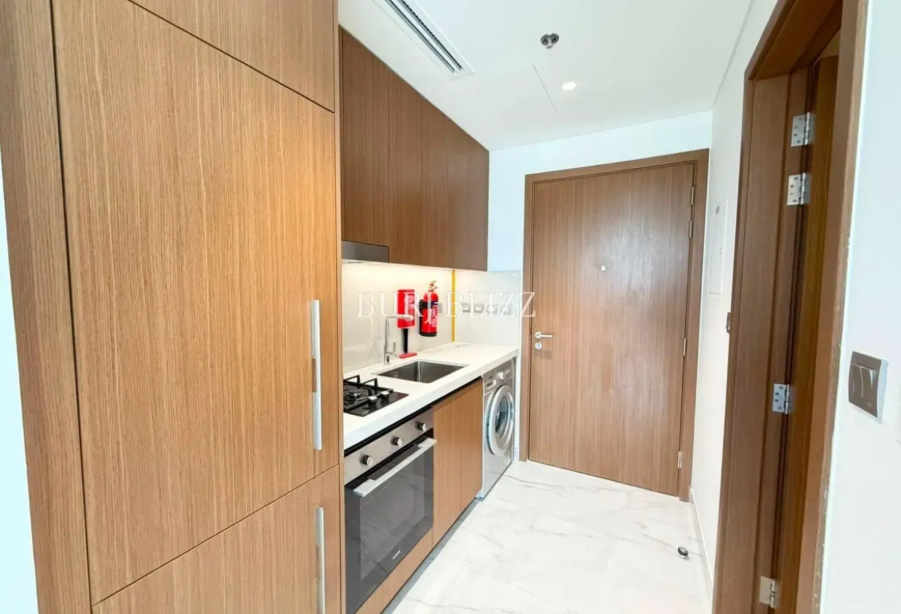 Brand New Studio | Bright Layout | Community View