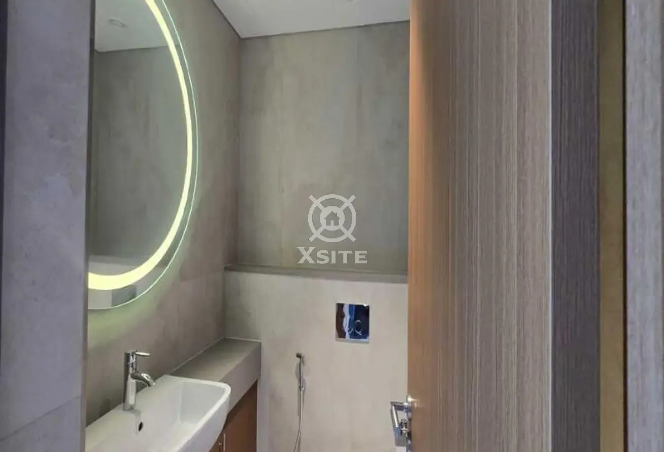Unfurnished Studio| Equipped Kitchen|Vacant Unit