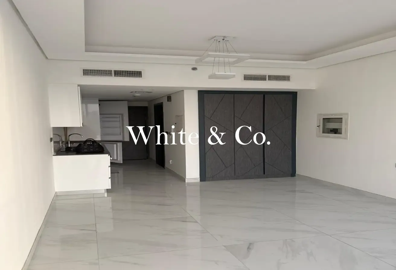 Vacant Studio | Prime Location | Bright