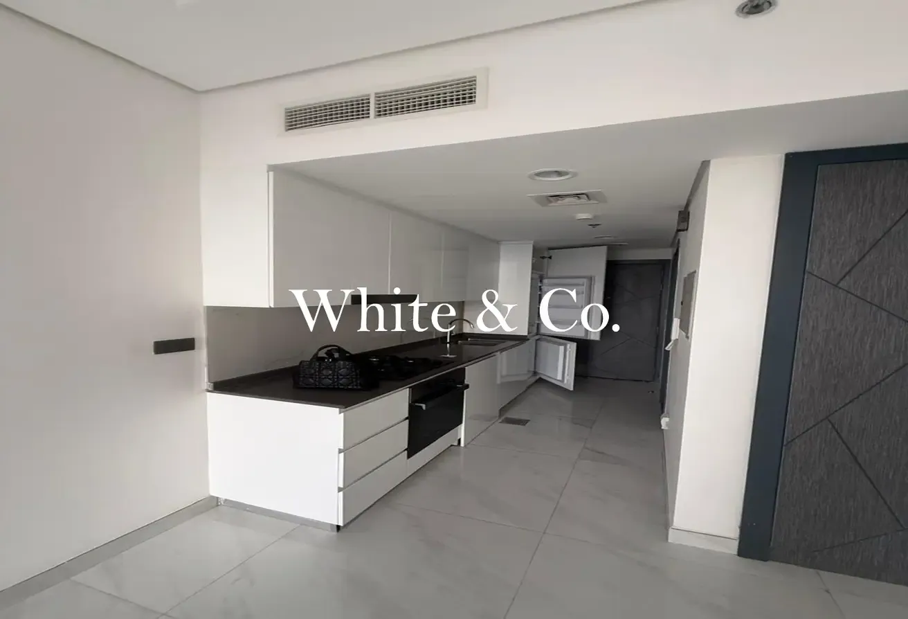 Vacant Studio | Prime Location | Bright