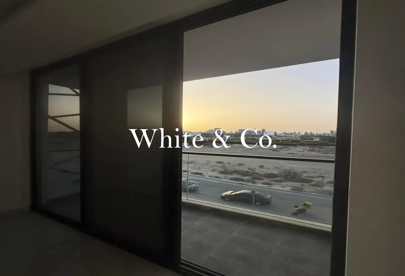 Vacant Studio | Prime Location | Bright